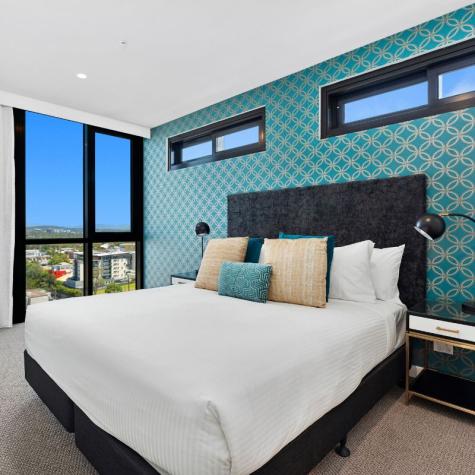 One Bedroom Skyline Water View
 - TRYP by Wyndham Southport Gold Coast